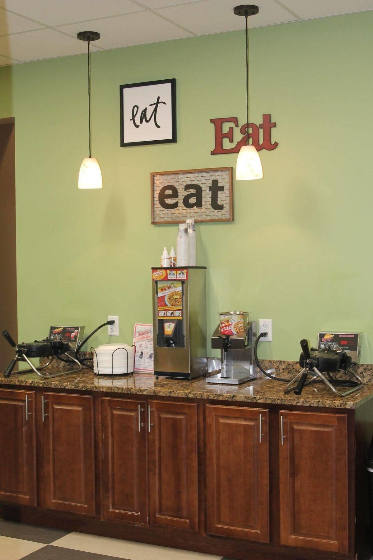 Cobblestone Inn & Suites Fort Madison Esterno foto