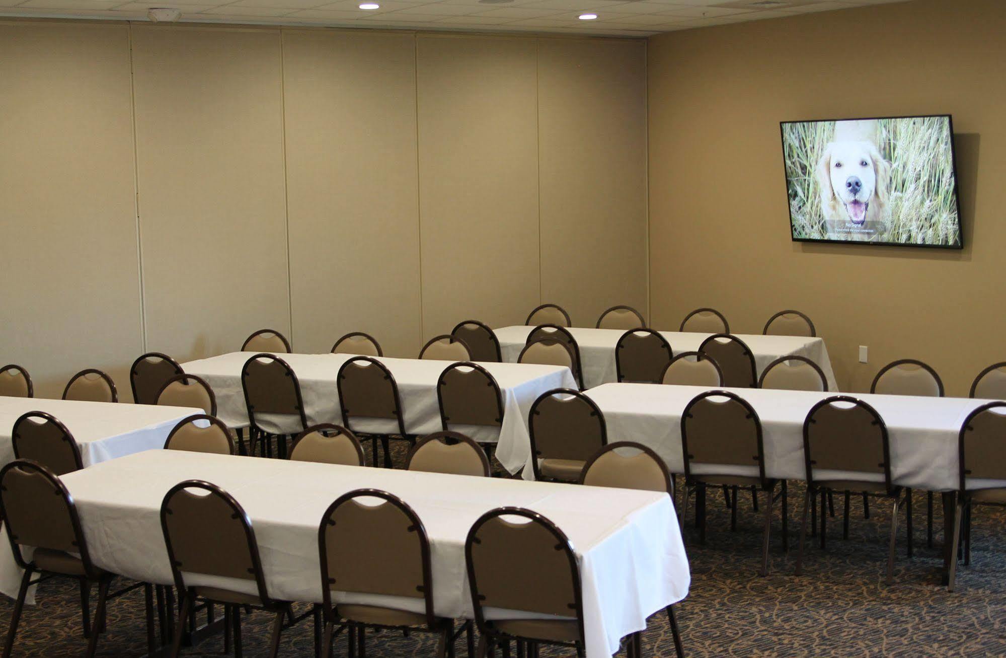 Cobblestone Inn & Suites Fort Madison Esterno foto
