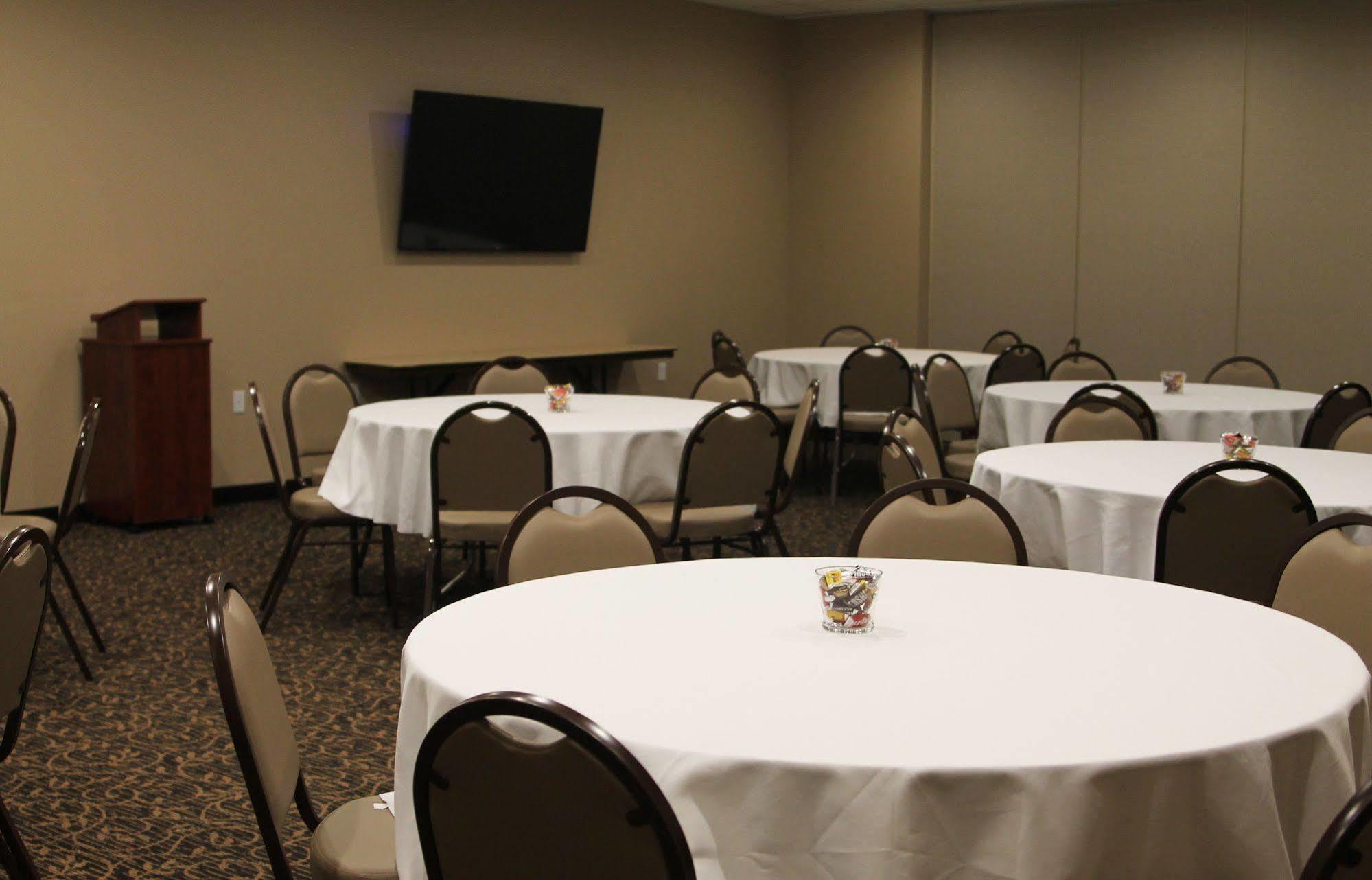 Cobblestone Inn & Suites Fort Madison Esterno foto