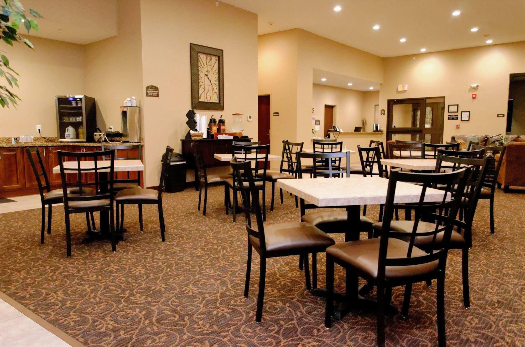 Cobblestone Inn & Suites Fort Madison Esterno foto