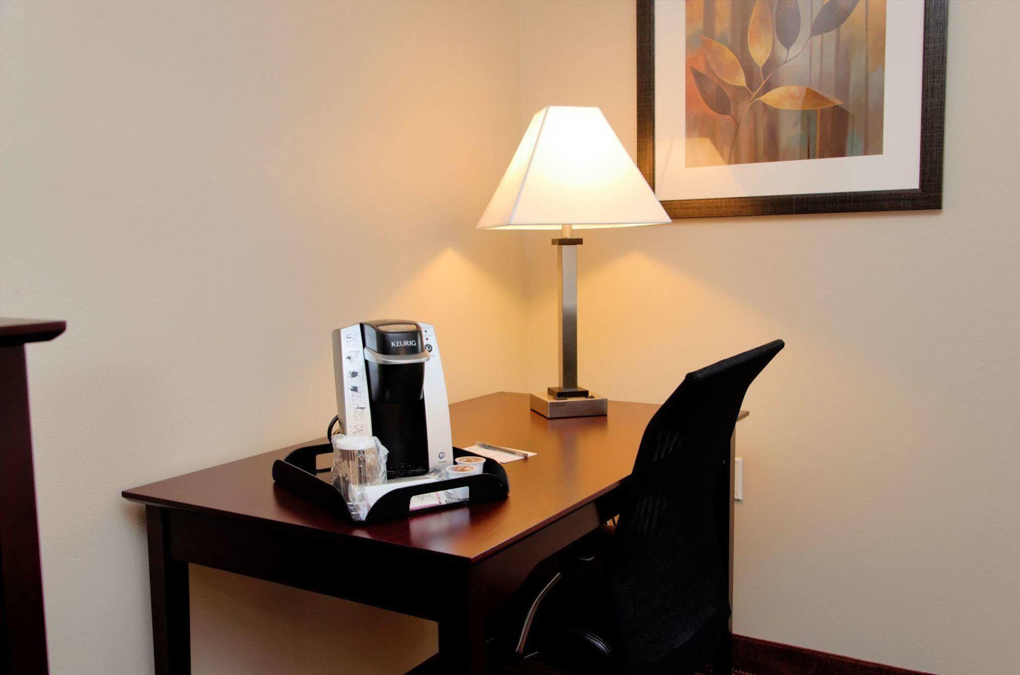 Cobblestone Inn & Suites Fort Madison Esterno foto