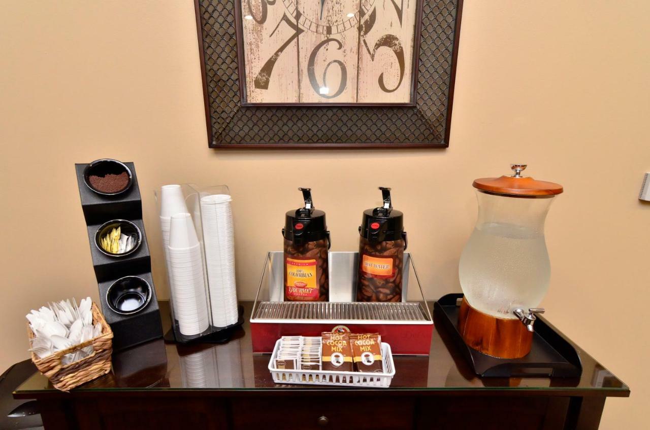 Cobblestone Inn & Suites Fort Madison Esterno foto